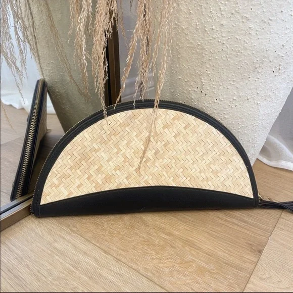 🆕 Half Circle Summer Clutch - Picture 2 of 7